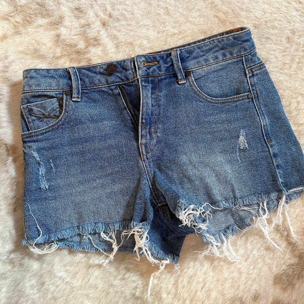 Lulu's Medium Wash High-Waisted Cutoff Denim Shorts